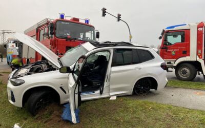 Löschfahrzeug bei Einsatz in Schwerin verunfallt