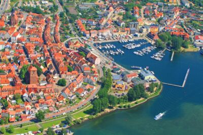 Luftbild Stadthafen Waren (Müritz) Öffnungszeiten Amt Seenlandschaft Waren (Müritz)