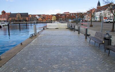 Radweg am Stadthafen Waren (Müritz)