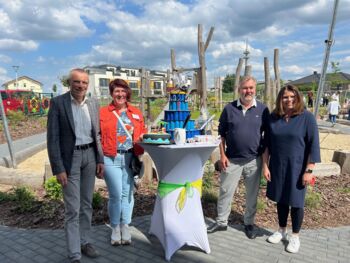 Warens Bürgermeister Norbert Möller, Kita-Leiterin Heidi Lauing, Norbert Griese, Geschäftsführer der PTC Handels- und Verwaltungs GmbH, und Gabriele Gramann, geschäftsführender Vorstand von WABE