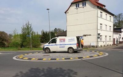 Kreisverkehr in Waren (Müritz) befestigt