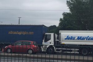 Verkehrsunfall mit Gefahrgut-Laster