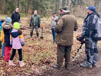 Kinder pflanzen mit der CDU Röbel/Müritz Wildobstbäume