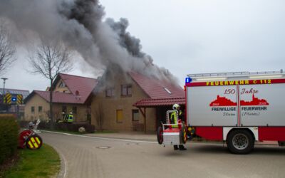 Wohnhaus brennt Am Sander