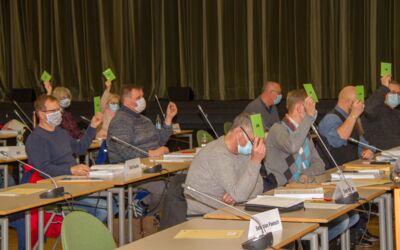 Stadtvertreter tagen im Warener Bürgersaal