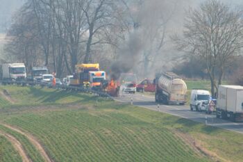 Anhänger brennt auf der B192