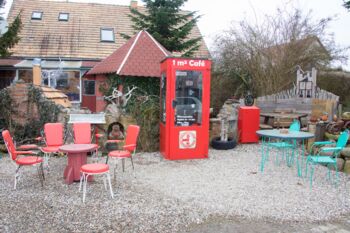 Café in der Telefonzelle