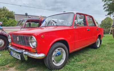 DDR-Fahrzeuge am Dorfladen Alt Schwerin