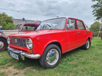 DDR-Fahrzeuge am Dorfladen Alt Schwerin