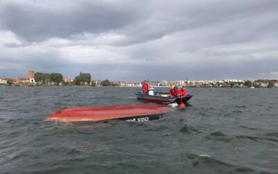 Kuttersegler kentert auf der Müritz