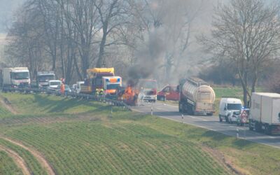 Anhänger brennt auf der B192