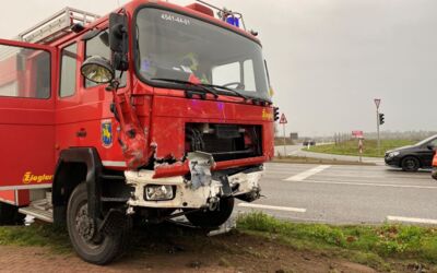 Löschfahrzeug bei Einsatz in Schwerin verunfallt