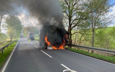 Holzlaster fängt Feuer Plasten Kittendorf