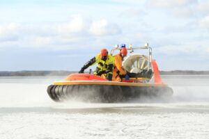 Zur Eisrettung mit Hovercraft