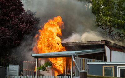 Gartenlauben brennt in Groß Plasten