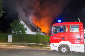 Frau stirbt bei Großbrand in Möllenhagen