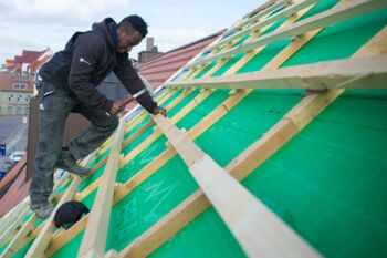 Dachdecker aus Gambia