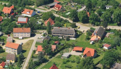 Alt Rehse Reetdachhäuser