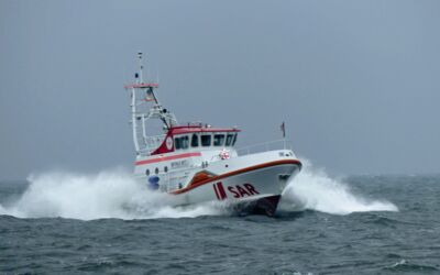 Seenotretter und Wasserschutzpolizei retten Segler