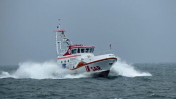 Seenotretter und Wasserschutzpolizei retten Segler