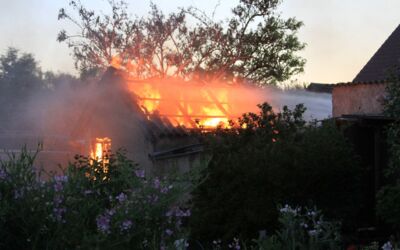 Gartenschuppen brennt in Neu Schloen