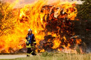 Großbrand Strohmiete brennt in Groß Varchow