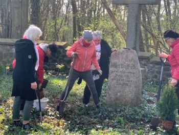 Grabpflege Alt Gaarz bei Jabel