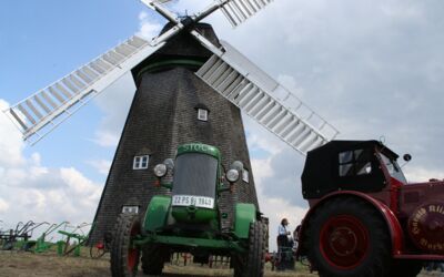 Agroneum Windmühle erhält Flügel