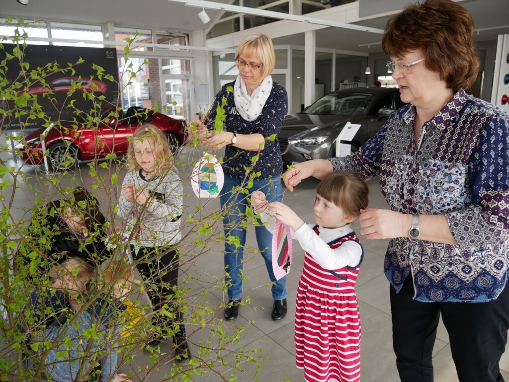 Osterstrauch dekorieren