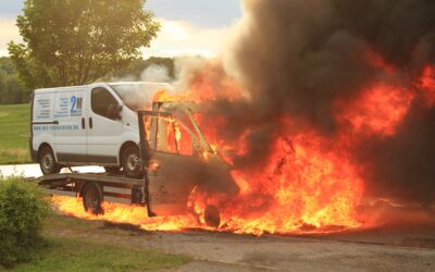 Autotransporter brennt bei Schloen