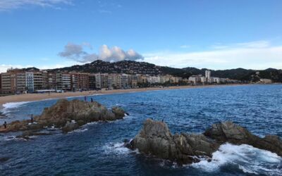 Kinder unter Blaulicht in Spanien