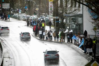Menschenkette für Frieden in Waren (Müritz)