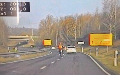 Motorrad Yamaha MT mit 161 km/h auf der B105