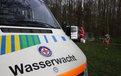 Motorboot überfährt Mann und reißt Schwimmer einen Arm ab