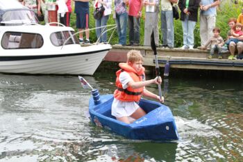 Pappbootrennen Marina Eldenburg