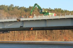 Abriss Trennschnitt Petersdorferbrücke