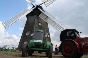Agroneum Windmühle erhält Flügel