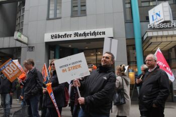 Kundgebung vor dem Landtag in Schwerin