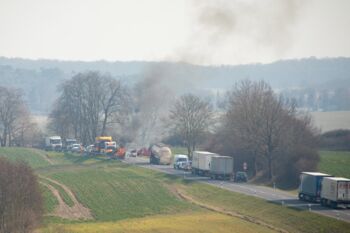 Feuerwehreinsatz Fahrzeugbrand Plasten - Schloen
