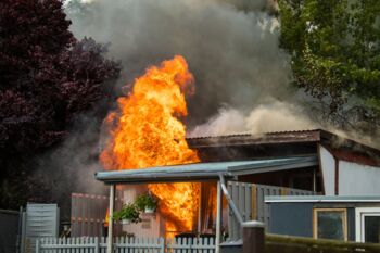 Gartenlauben brennt in Groß Plasten