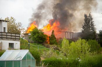 Feuer in Gartenanlage Kargower Weg