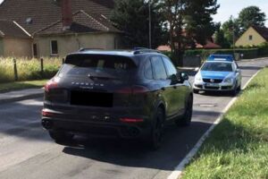 Gestohlener Porsche Cayenne auf der B198