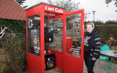 Café in der Telefonzelle