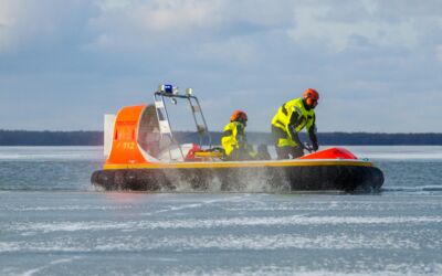 Freiwilligen Feuerwehr Waren (Müritz) Hovercraft als Eisretter