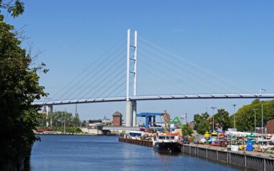 Polizeieinsatz Umweltgruppe "Robin Wood" Kletterprotest