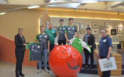 Müritz-Sparkasse als Sponsor des HSV 90 Waren