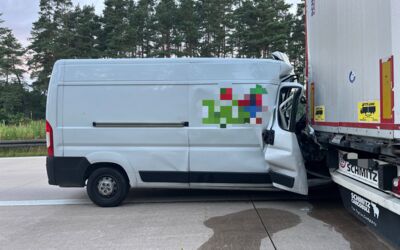 Verkehrsunfall Autobahn Berlin - Rostock