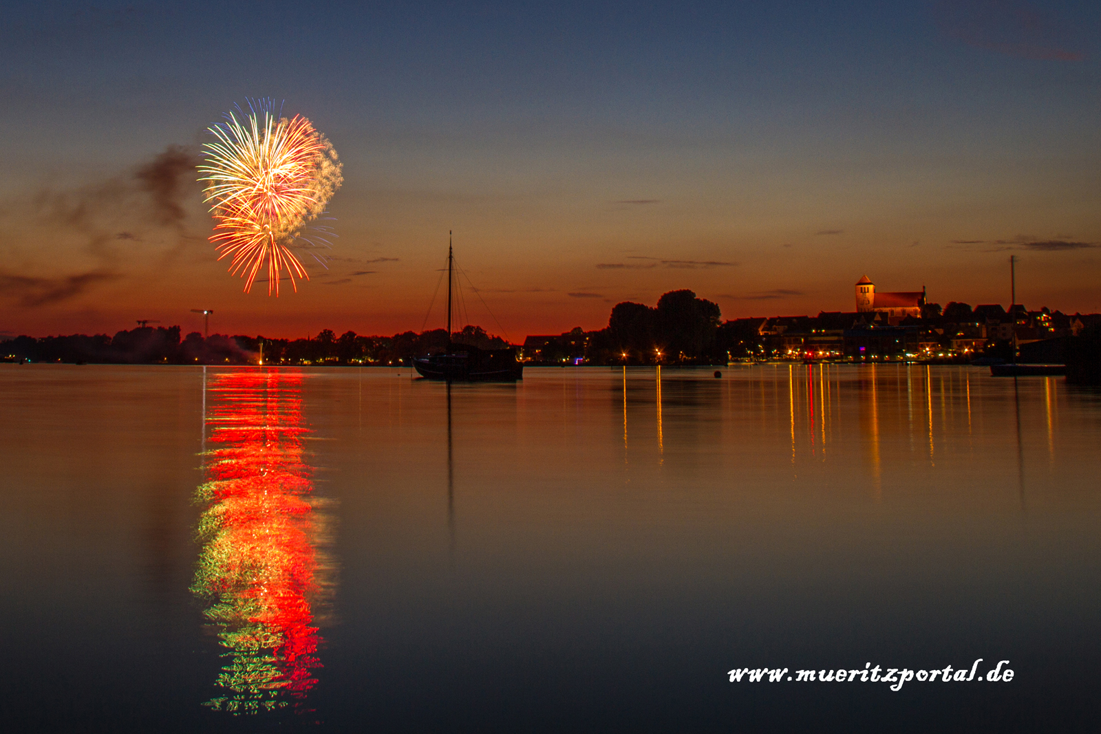 Feuerwerk in Waren (Müritz) Höhenfeuerwerk zum Müritzfest