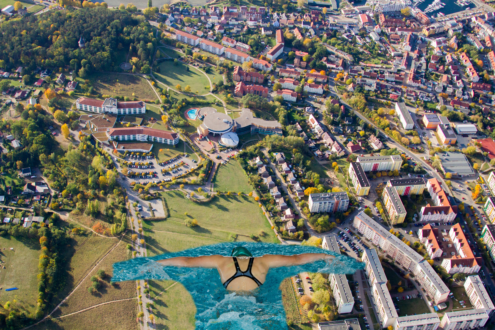 Nesselberg-Luftbild: Wo soll die Schwimmhalle in Waren (Müritz) gebaut werden?
