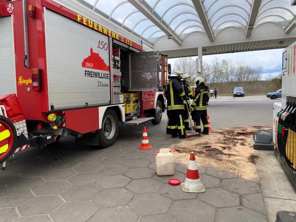 Unfall Tankstelle Waren-West